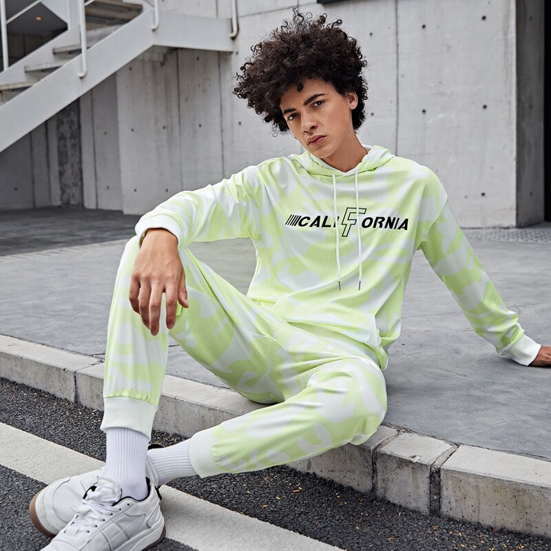 

Guys Letter Graphic Allover Print Hoodie & Joggers Set, Multicolor