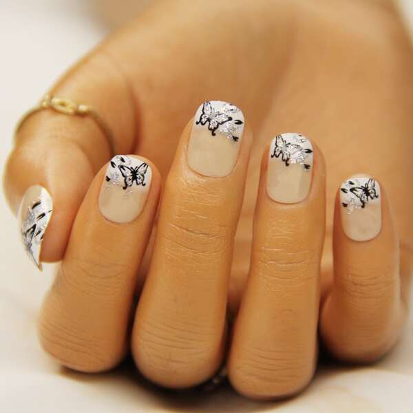 

24pcs Butterfly Pattern Fake Nail & 1sheet Tape & 1pc Nail File, Multicolor