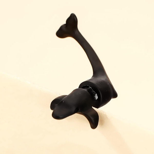 

1pc Dolphin Design Earring, Black