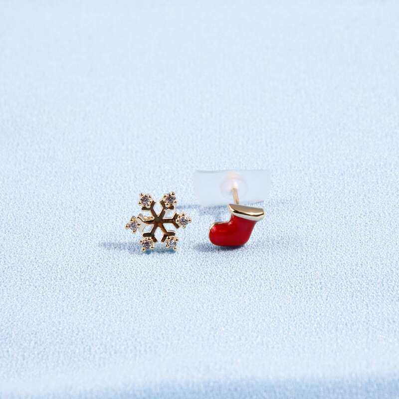 

Christmas Snowflake Design Stud Earrings, Multicolor