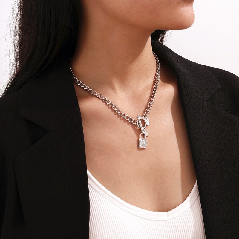

Rhinestone Locke Design Chain Necklace, Silver