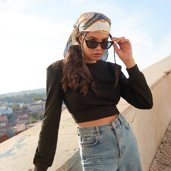 

Wide Hem Solid Crop Pullover, Black