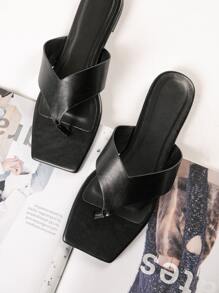 人造皮革鞋頭T字帶涼拖 - 黑色 - 查看 3