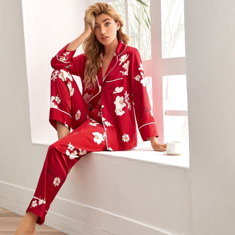 

Satin Floral And Letter Graphic Button Front PJ Set, Red