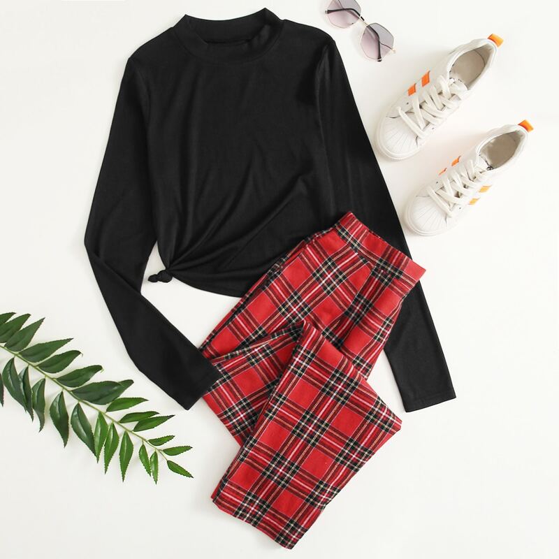 

Solid Tee & Tartan Pants, Multicolor