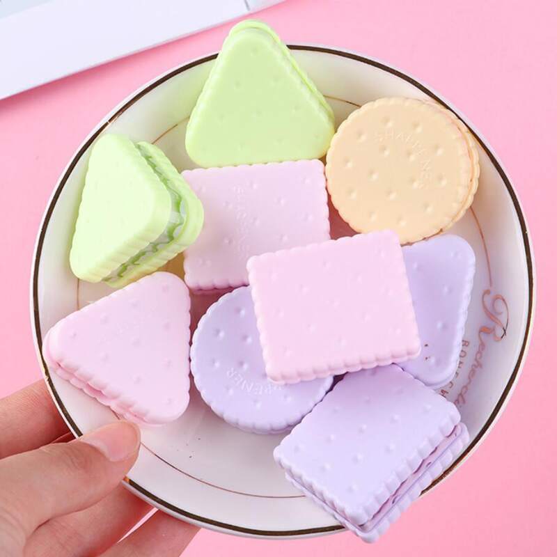 

1pc Random Biscuits Shaped Pencil Sharpener, Multicolor