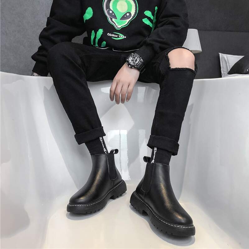 

Guys Minimalist Chelsea Boots, Black