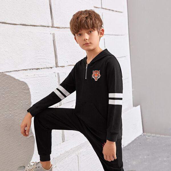 

Boys Tiger Print Striped Sleeve Zip Half Placket Hoodie, Black