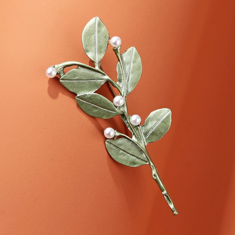 

Faux Pearl Decor Leaf Design Brooch, Green