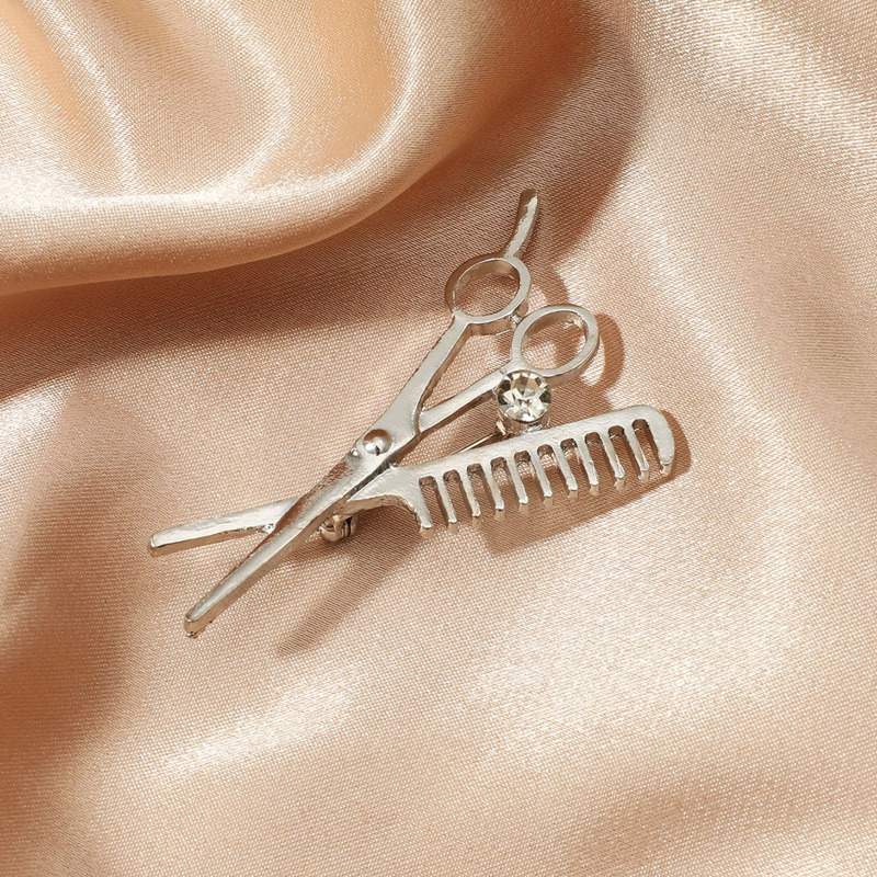 

Scissor Design Brooch, Silver