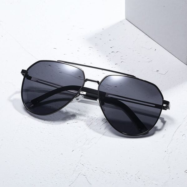 

Metal Frame Polarized Sunglasses