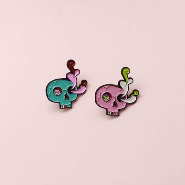 

2pcs Skull Design Brooch, Multicolor