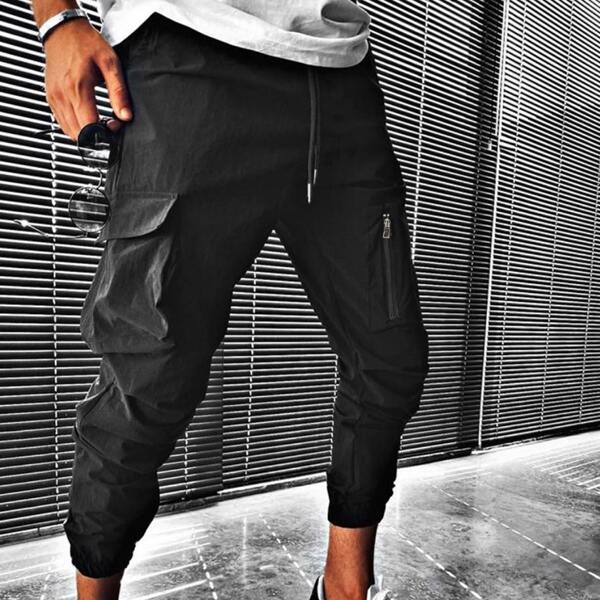 

Men Solid Flap Pocket Cargo Pants, Black