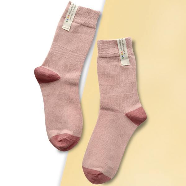 

Letter Graphic Label Decor Socks, Pink