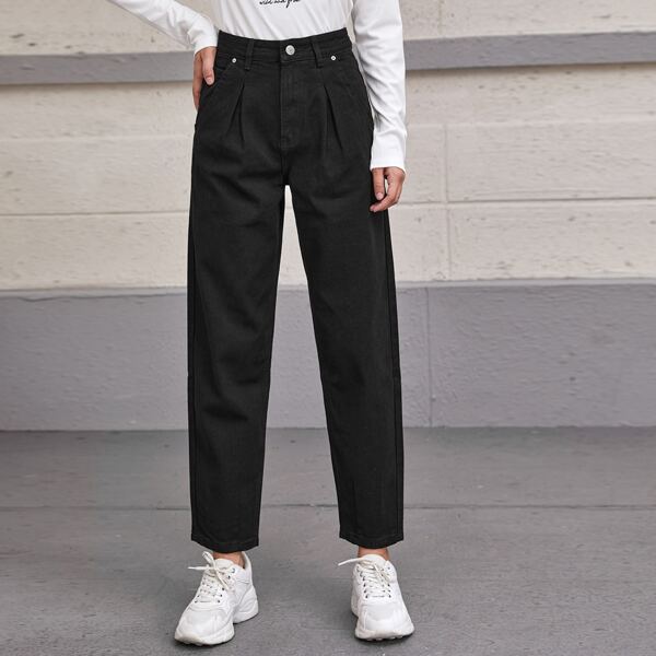 

Curvy Black Wash Carrot Mom Jeans