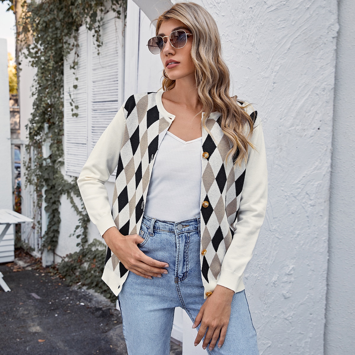 Image of Argyle Pattern Button Placket Cardigan