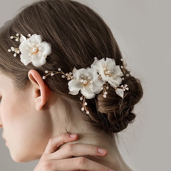 

2pcs Flower Decor Hair Clip, White