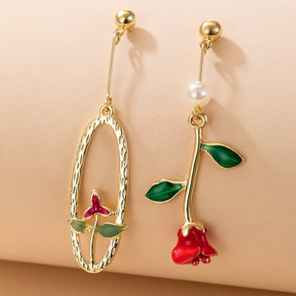 

Flower Design Mismatched Drop Earrings, Gold