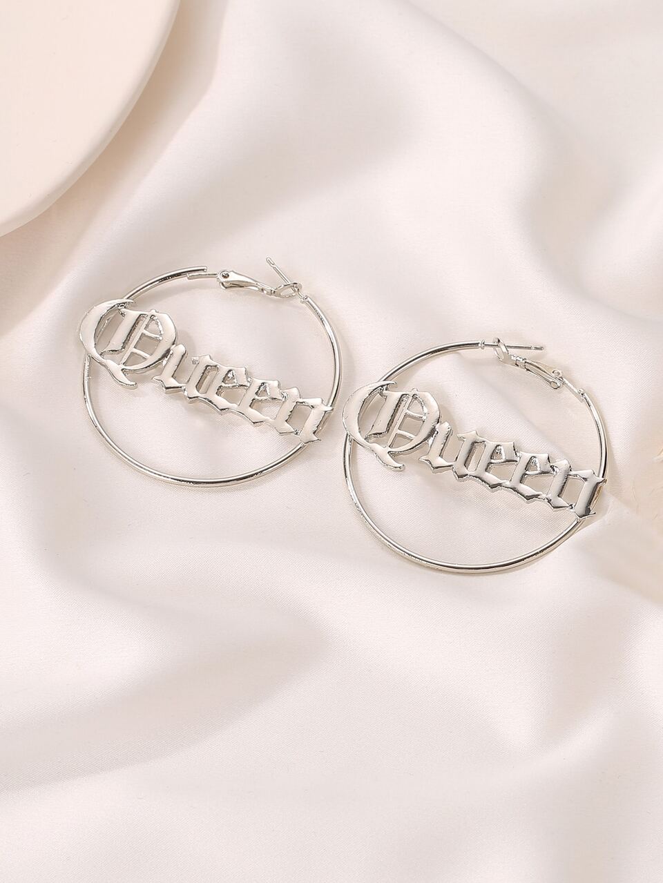 Letter Detail Hoop Earrings