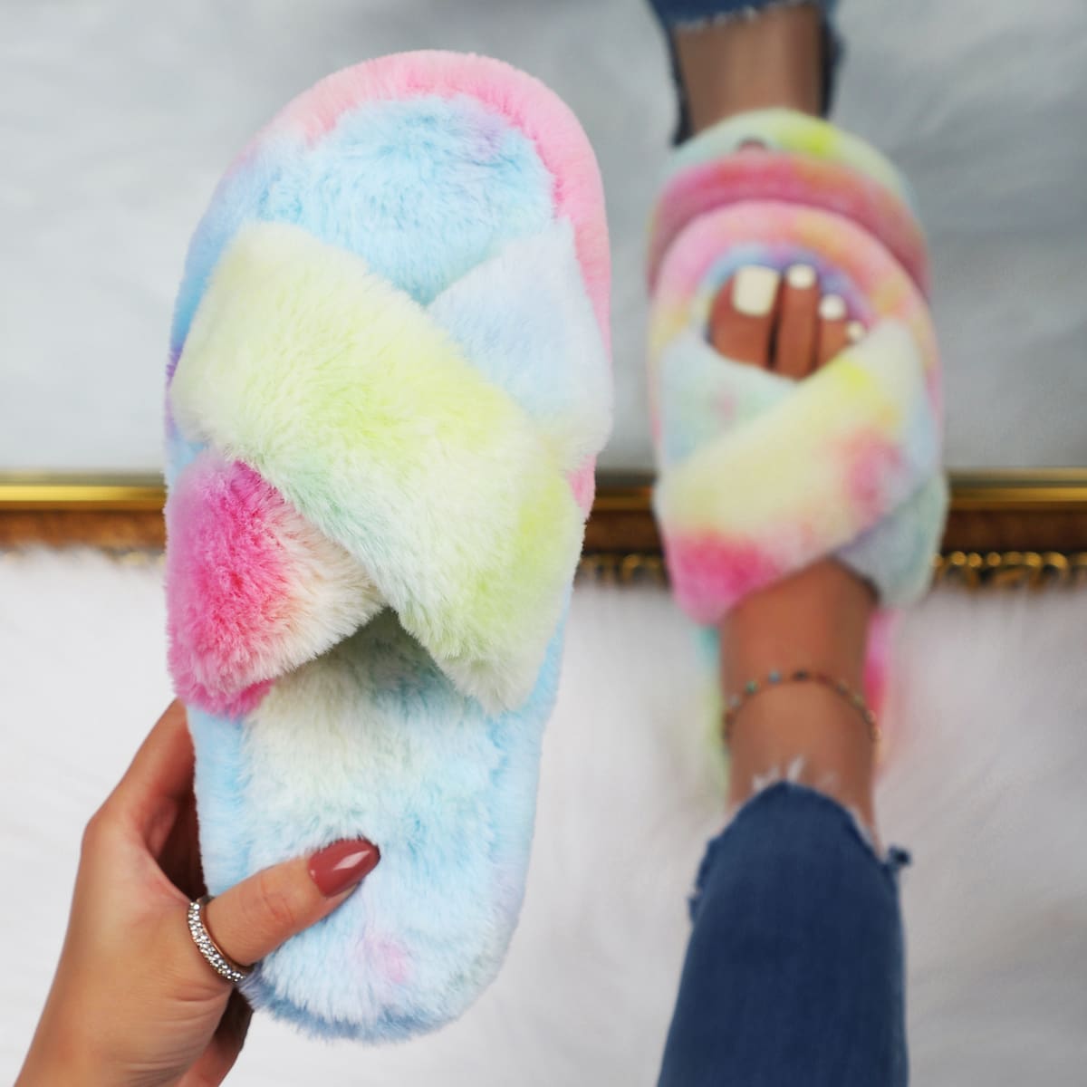 

Ombre Cross Strap Fluffy Slippers, Multicolor