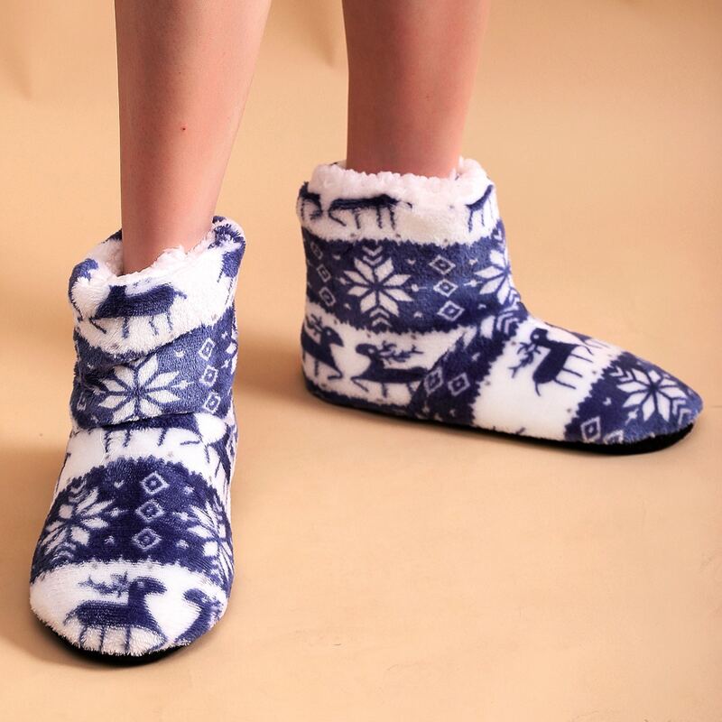 

Snowflake & Elk Graphic Fluffy Slippers, Blue and white