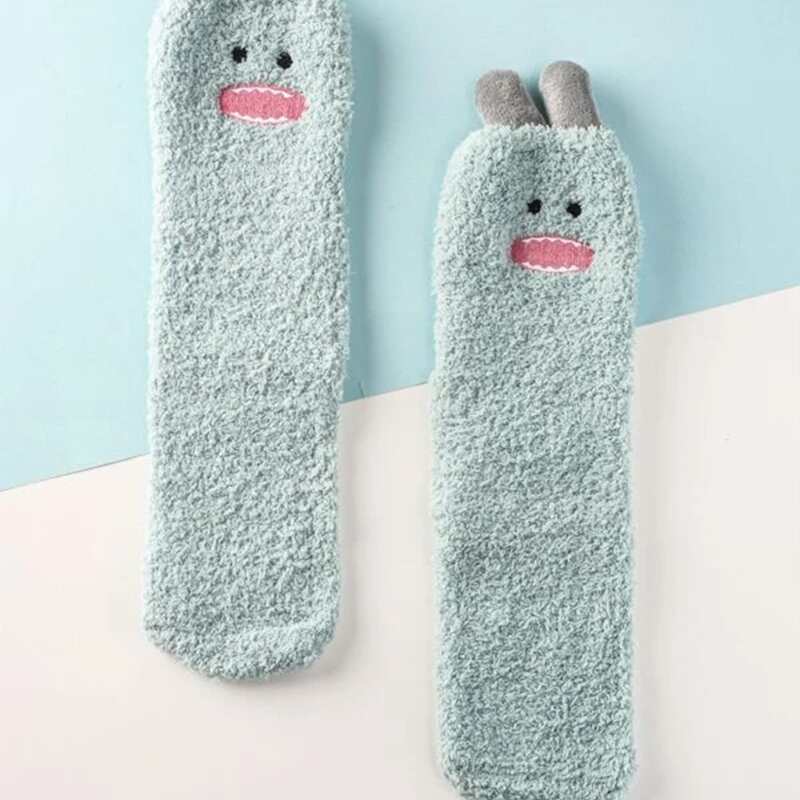 

1pair Cartoon Graphic Fuzzy Socks, Baby blue