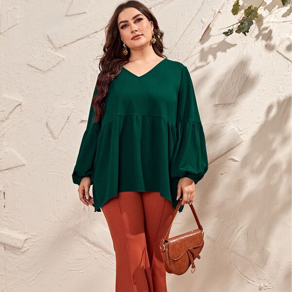 

Plus V-neck Ruffle Hem Babydoll Blouse, Dark green