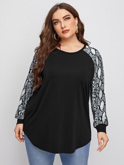 تي شيرت بأكمام راجلان جلد ثعبان متباين مقاس كبير