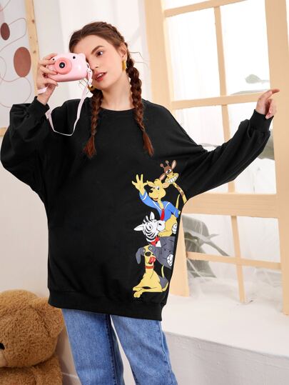 قميص ثقيل منخفض الكتف وبطباعة رسوم كارتون