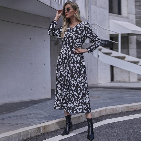 

Zip Back Cow Print Dress Without Belt, Black and white