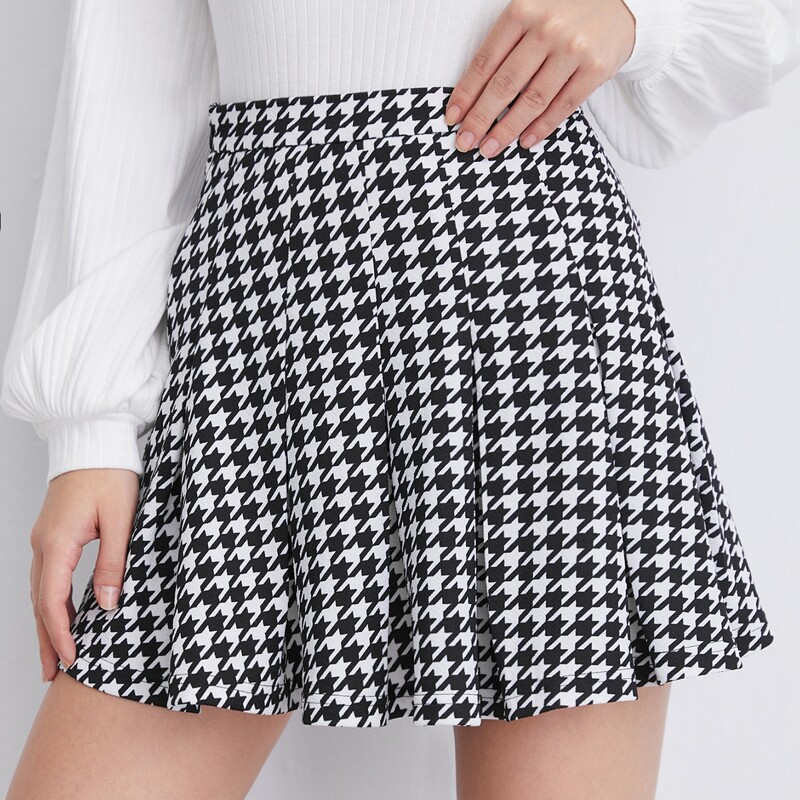 

Houndstooth Pleated Mini Skirt, Black and white