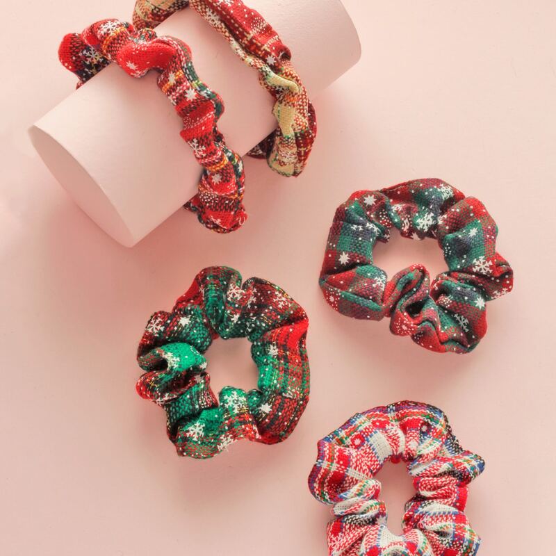 

2pcs Random Christmas Tartan Scrunchie, Multicolor