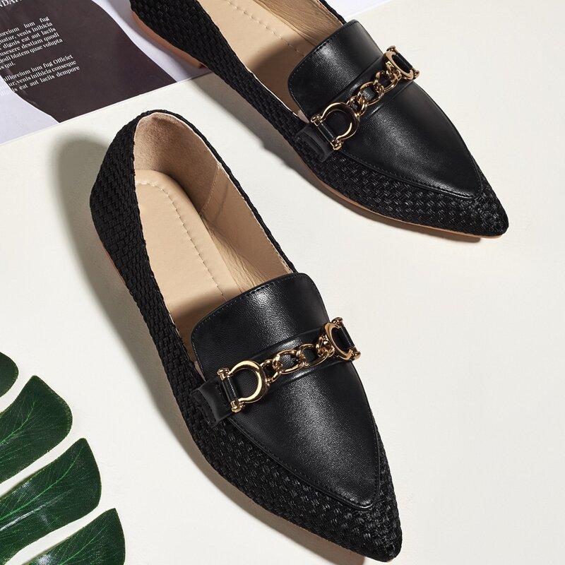 

Chain Decor Point Toe Loafers, Black