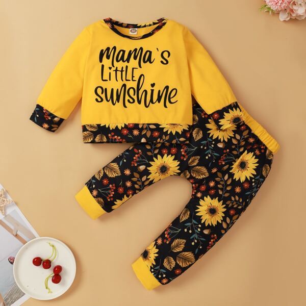 

Baby Girl Slogan Graphic Sweatshirt With Floral Joggers, Multicolor