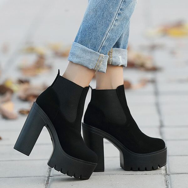 

Minimalist Chunky Heeled Chelsea Boots, Black