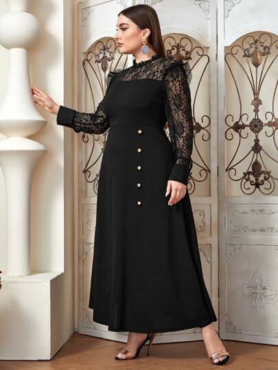 فستان بتفاصيل ازرار وبصدر دانتيل وبعنق مكشكش مقاس كبير