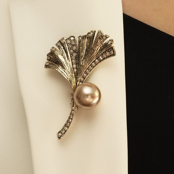 

Ginkgo Biloba Design Brooch, Khaki