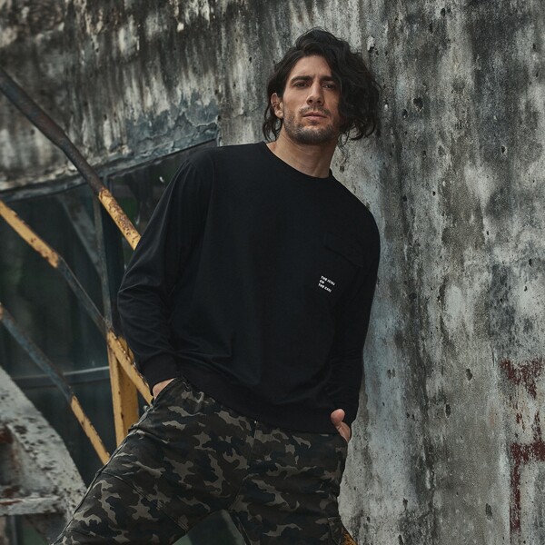 

Men Slogan Drop Shoulder Pocket Sweatshirt, Black