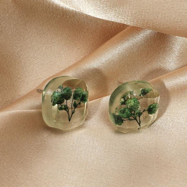 

Clear Square Design Stud Earrings, Green