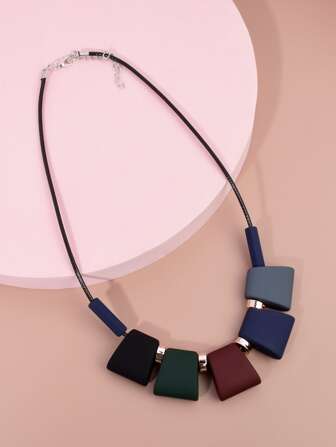 قلادة مزخرف جغرافي