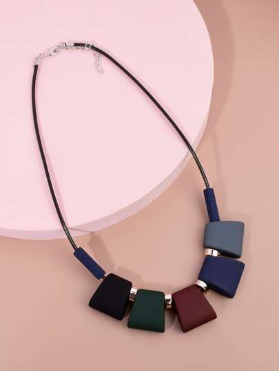 قلادة مزخرف جغرافي