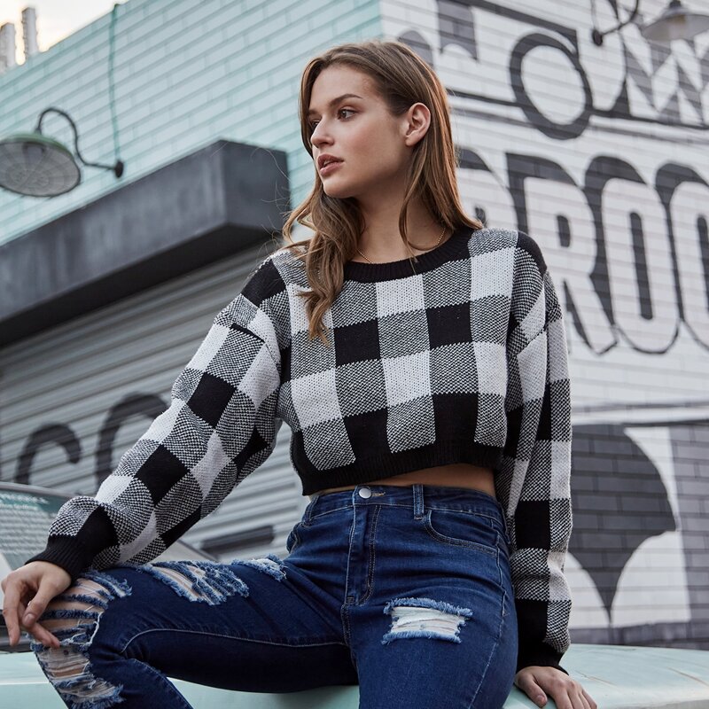 

Gingham Crop Sweater, Black and white