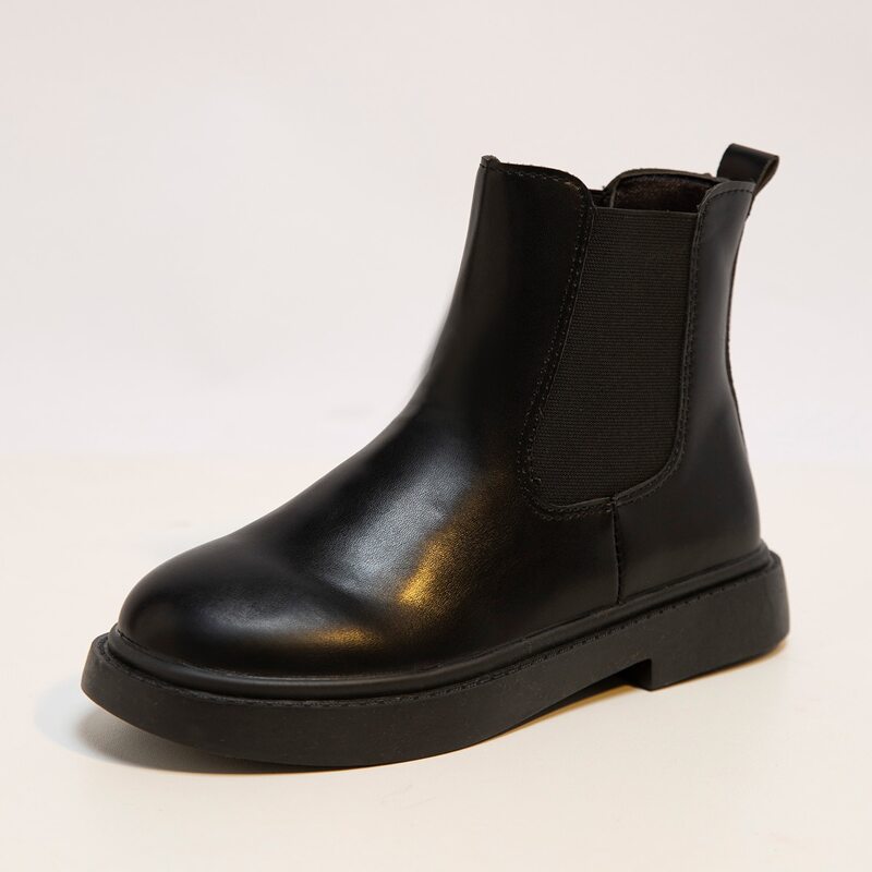 

Minimalist Chelsea Boots, Black
