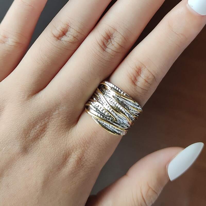 

1pc Twist Wide Ring, Multicolor