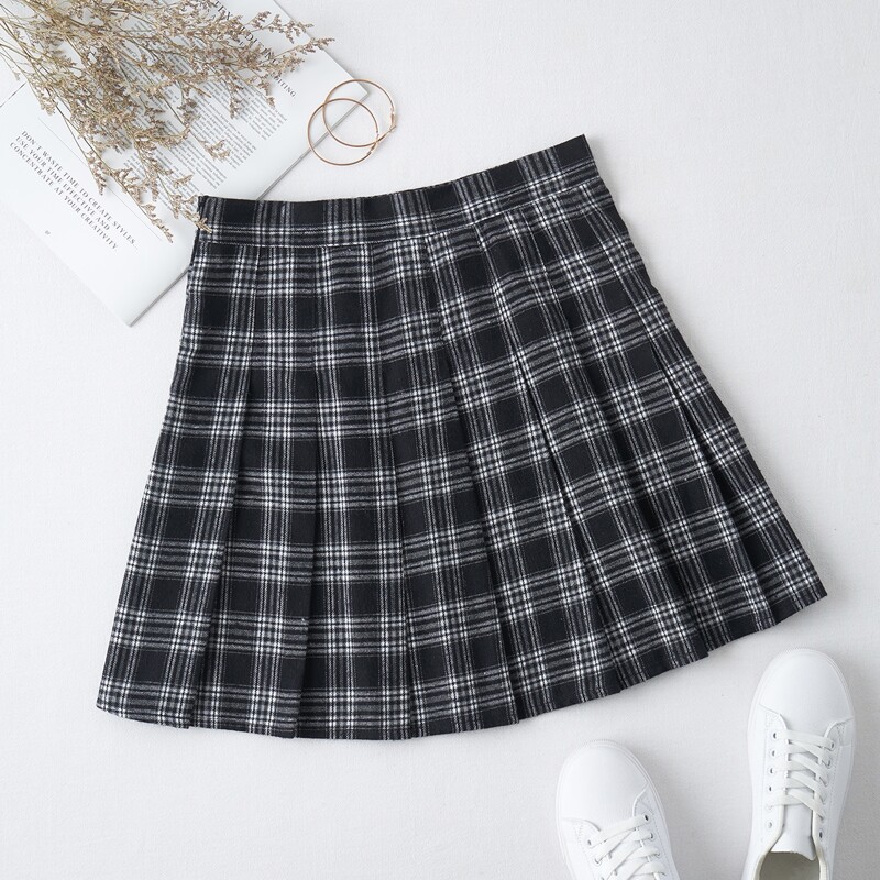 

Plaid Pleated Skirt, Black and white