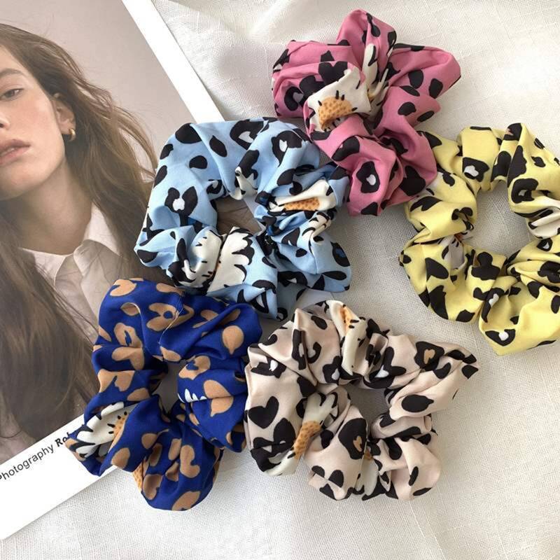 

2pcs Random Color Leopard Scrunchie, Multicolor