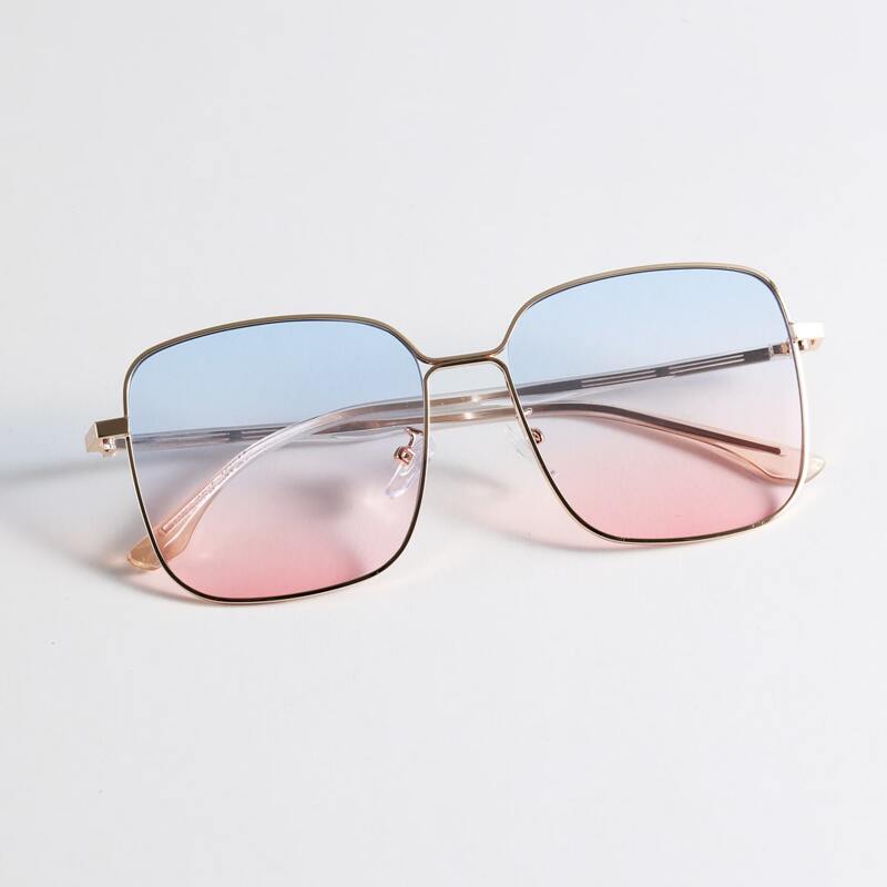 

Metal Frame Tinted Lens Sunglasses
