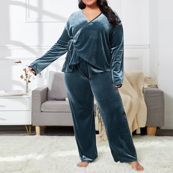 

Plus Wrap Velvet Top & Pants Pajama Set, Blue
