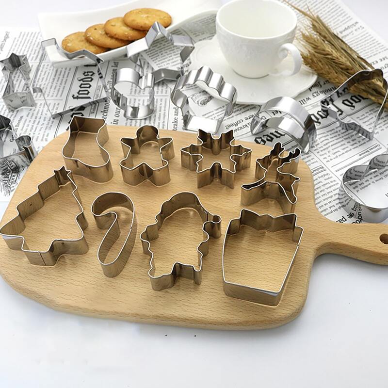 

17pcs Stainless Steel Christmas Biscuit Mold Set, Silver