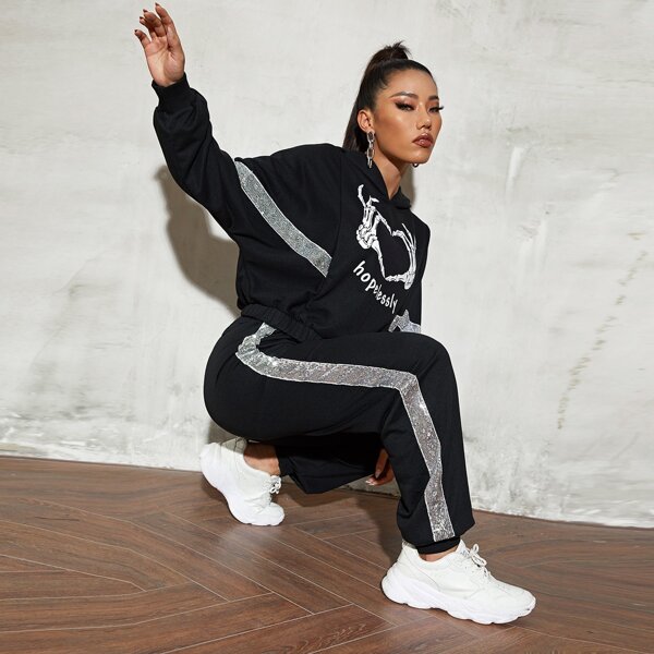 

Halloween Letter and Skull Print Contrast Sequin Tape Hoodie & Pants Set, Black